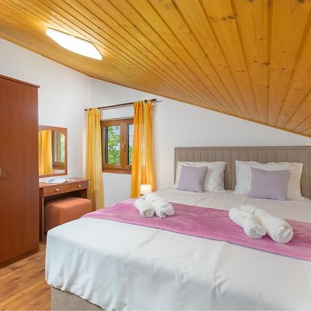 Villa Carla With Private Pool & Kids Playground - Pet Friendly Mutvoran Exterior photo
