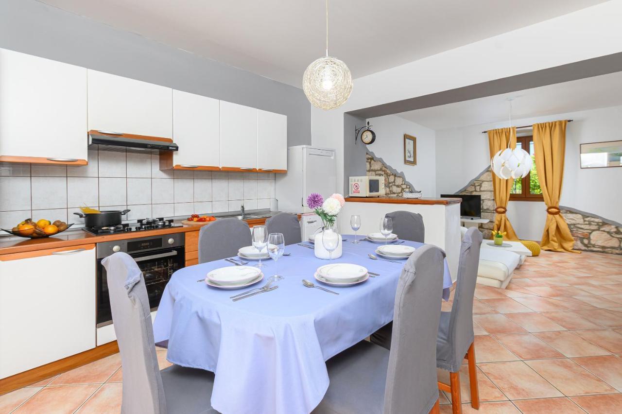 Villa Carla With Private Pool & Kids Playground - Pet Friendly Mutvoran Exterior photo