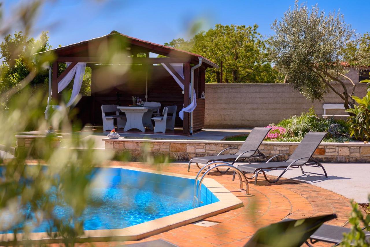 Villa Carla With Private Pool & Kids Playground - Pet Friendly Mutvoran Exterior photo