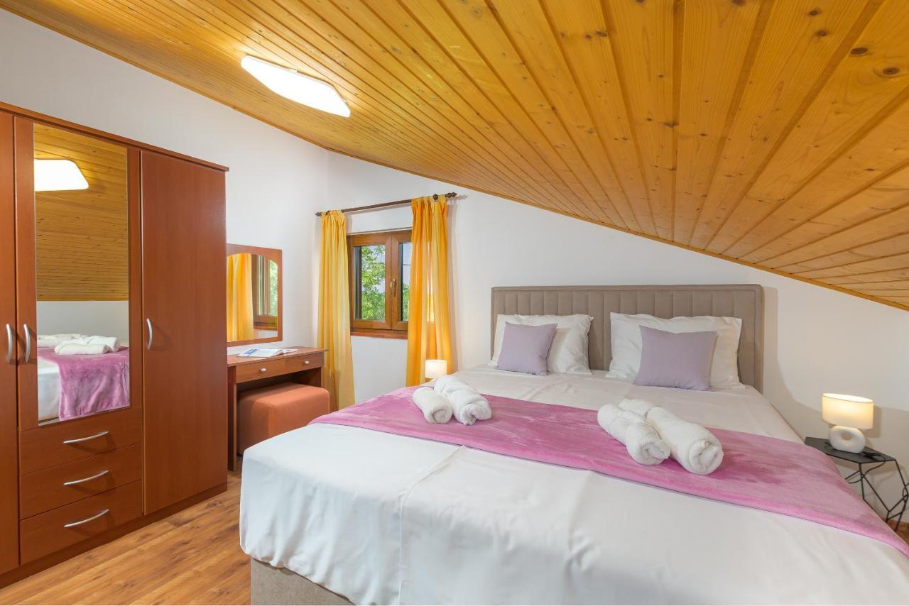 Villa Carla With Private Pool & Kids Playground - Pet Friendly Mutvoran Exterior photo