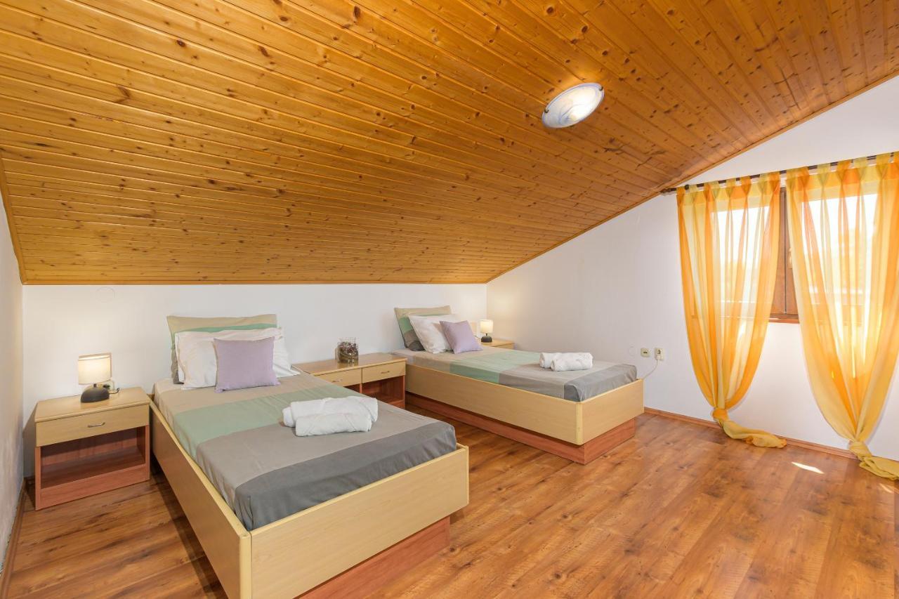 Villa Carla With Private Pool & Kids Playground - Pet Friendly Mutvoran Exterior photo