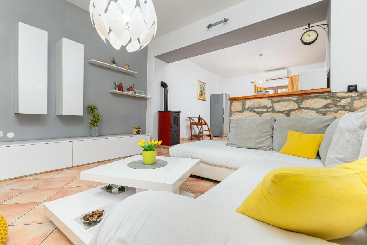 Villa Carla With Private Pool & Kids Playground - Pet Friendly Mutvoran Exterior photo